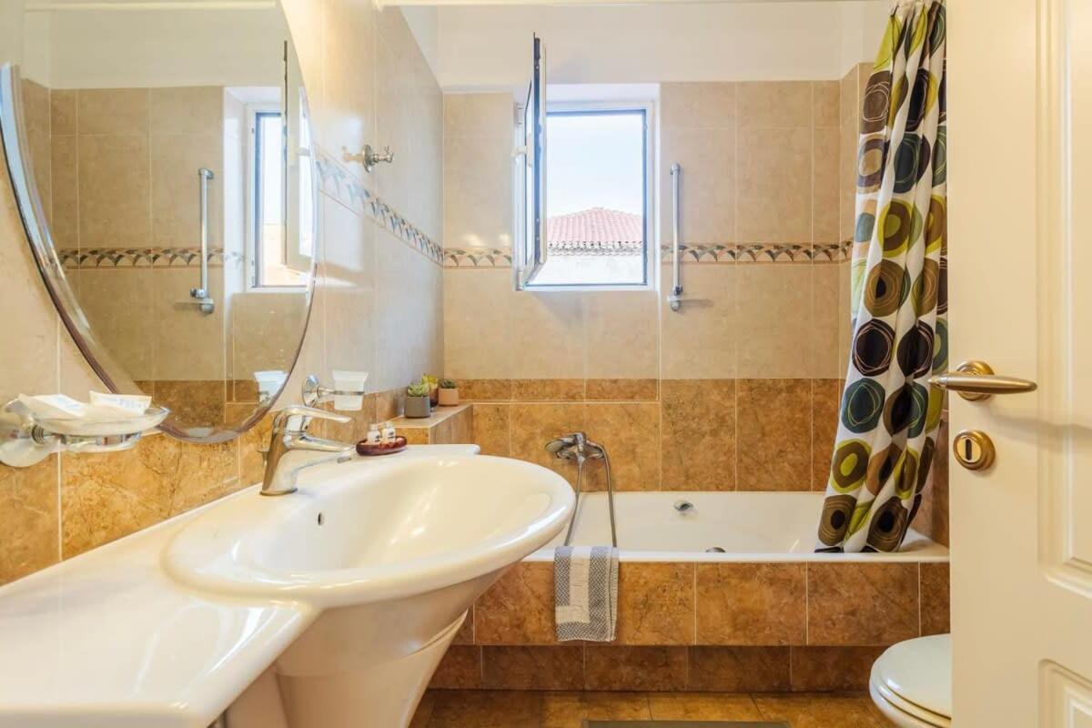 Spacious Urban Haven-family Home, Perfect Location * Kalamata