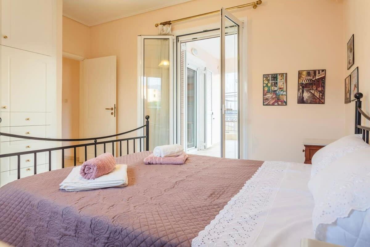 Apartment Spacious Urban Haven-family Home, Perfect Location Kalamata